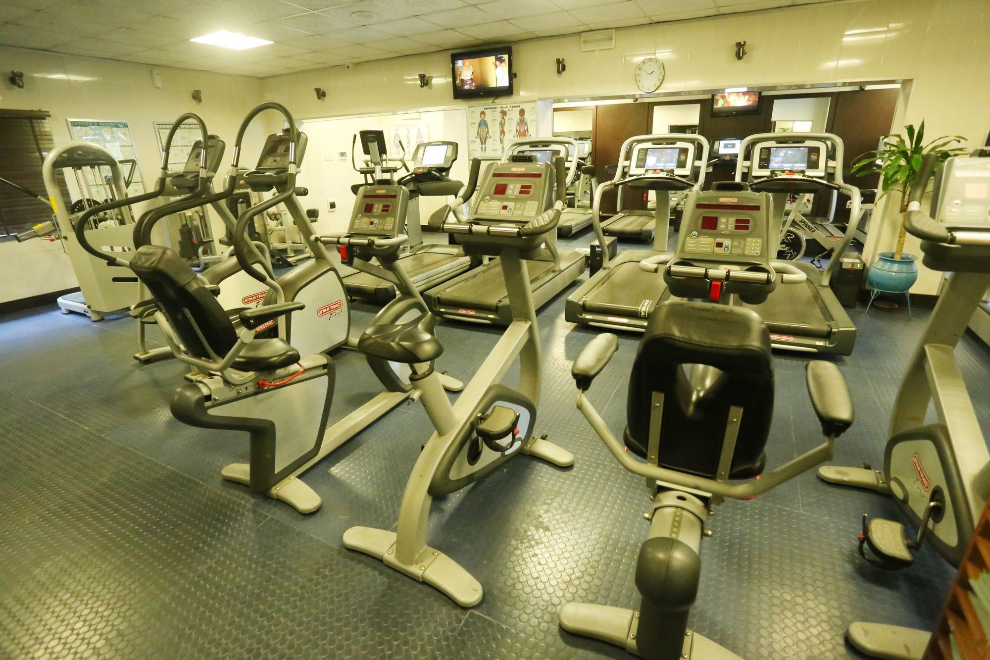 Aliayabiagba Sunfit - Fitness, Spa, Accommodation מראה חיצוני תמונה
