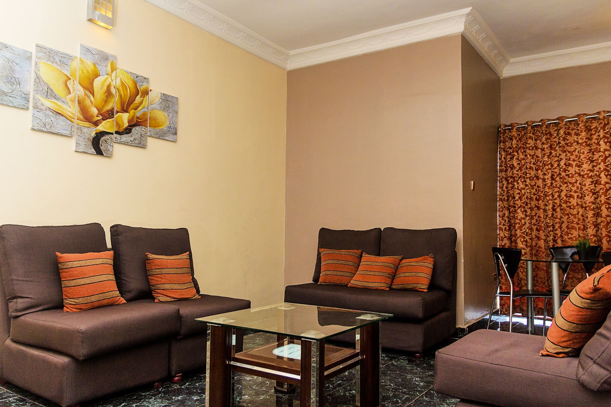 Aliayabiagba Sunfit - Fitness, Spa, Accommodation מראה חיצוני תמונה